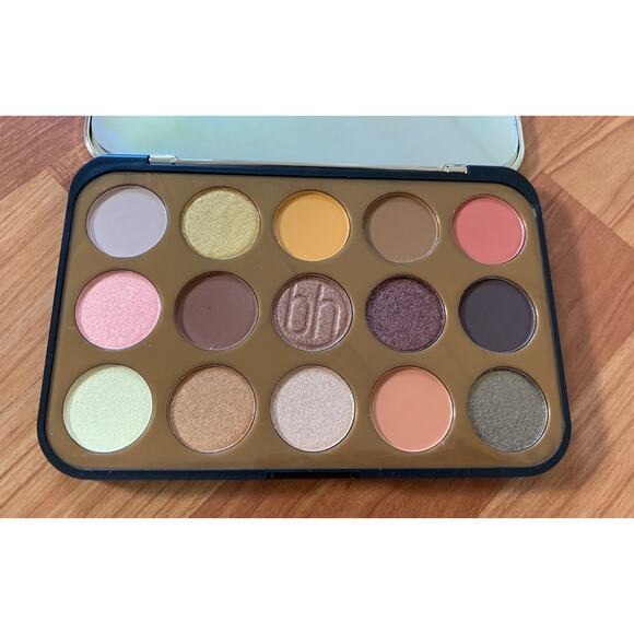 Bundle of 2 BH Cosmetics Eyeshadows Palettes - Picture 2 of 5